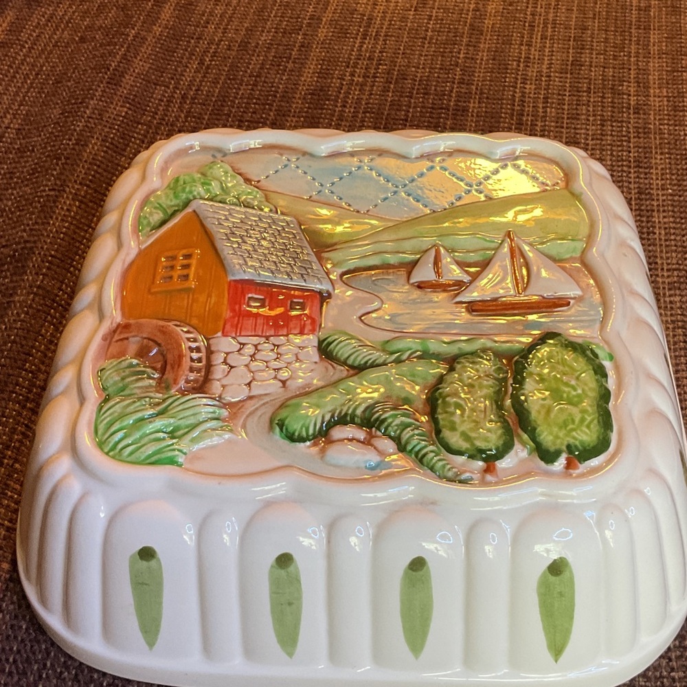 Colorful Ceramic Decorative Box - Picture 2 of 6